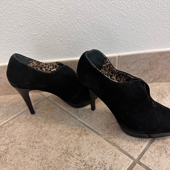 High heel bootie size 7 1/2 - Picture 2 of 6